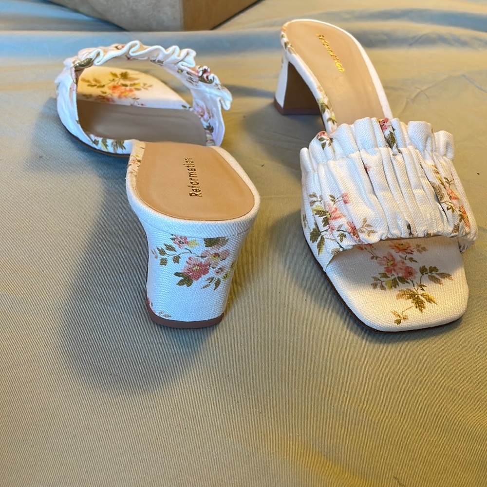 Reformation pink floral rutched block heel w/ kitten toe, size 6 - Picture 2 of 4